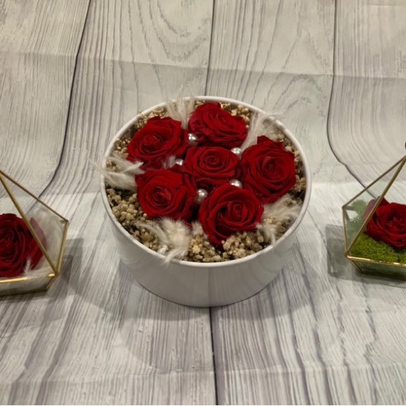 Forever Flowers - Picture 2 of 2